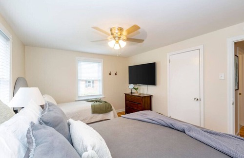 Intercourse House | Amish Guest House and Cottage Entire Complex