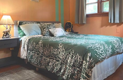 Allenwood House | Amish Home, Off-grid Experience