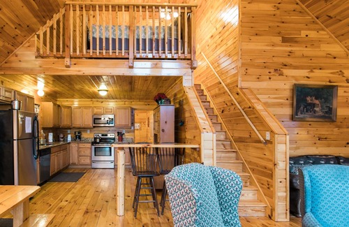 Hickory Hills Ski Chalet | Amish Inspired Chalet In Ski, Rafting, Hiking, Bike Riding Area- 4 mi to gorge