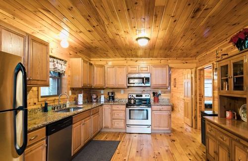 Hickory Hills Ski Chalet | Amish Inspired Chalet In Ski, Rafting, Hiking, Bike Riding Area- 4 mi to gorge