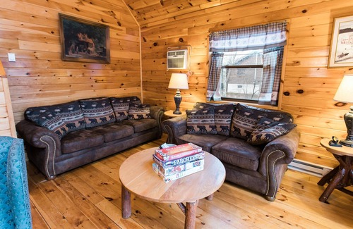 Hickory Hills Ski Chalet | Amish Inspired Chalet In Ski, Rafting, Hiking, Bike Riding Area- 4 mi to gorge