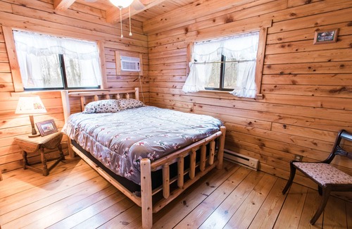 Hickory Hills House | Amish-Made Log Home- 50 Mile View, Hot Tub, Fire-pit, 4 Mi to Gorge!