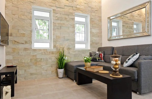 Old North Apartment | Amit's Amazing Suite