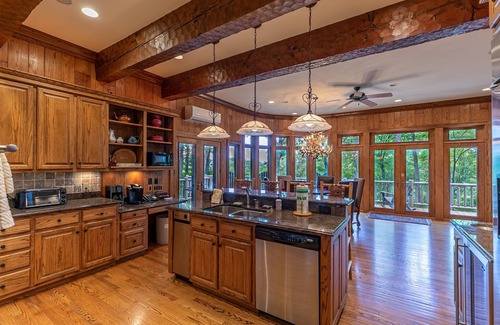 Boone House | Amitola at Yonhalossee - Luxury - Theater Room - Pool Table - Hot Tub