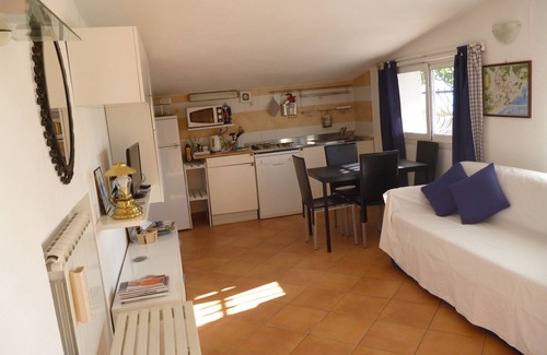Sanremo House | Among olive trees and lavender two-room independent apartment- 6 minutes by car from Teatro Ariston