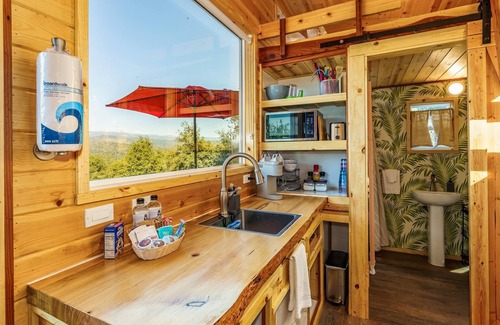 Oakhurst Apartment | Among The Stars- Tiny home with views/hot tub/and more!