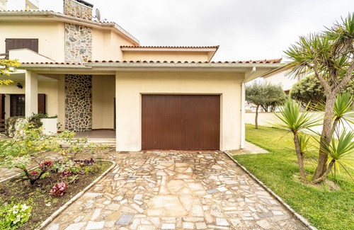 Darque House | Amorosa Villa, 500m from the beach by House and People