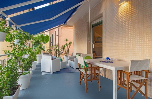 Alassio Apartment | Ampio appartamento vicino al mare con una grande terrazza solarium.