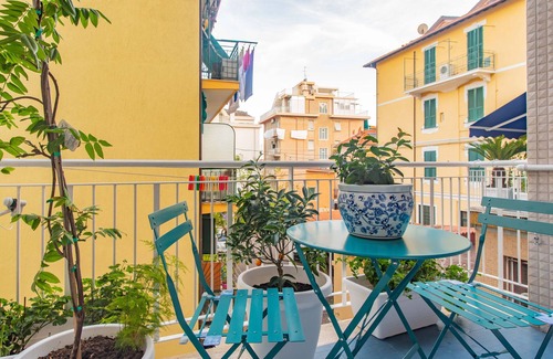 Alassio Apartment | Ampio appartamento vicino al mare con una grande terrazza solarium.