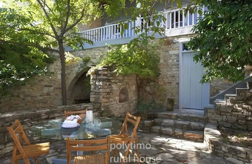 Pano Lefkara House | AMPLE PLACES Polytimo HousenTraditional house in the center of Lefkara village