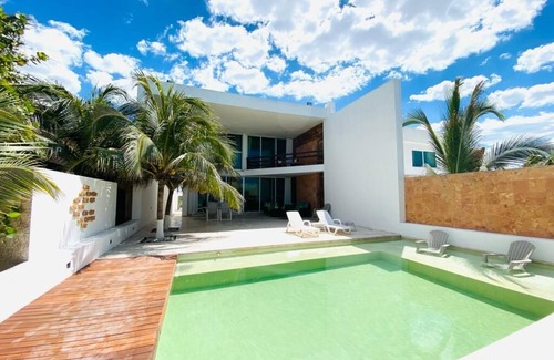 Chicxulub Pueblo House | Amplia Casa en la Costa Yucateca, Relájate Frente al mar