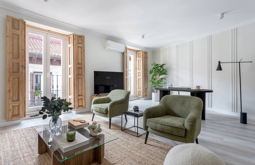 Literary Quarter Apartment | Amplio Apartamento a Pocos de Paseo del Prado