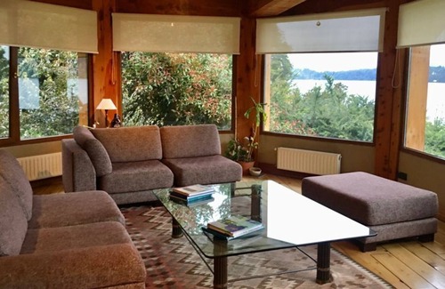 San Carlos de Bariloche Ski Chalet | AMPLIO CHALET DE MONTAÑA SOBRE EL LAGO NAHUEL HUAPI CON PILETA CLIMATIZADA