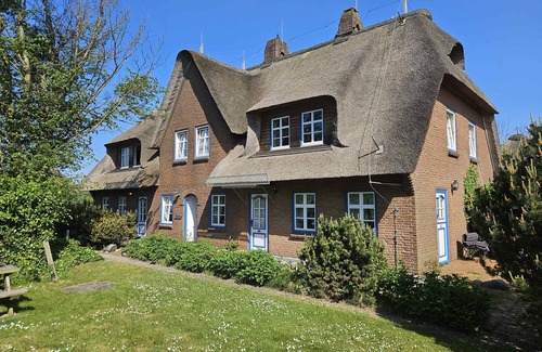 Suddorf House | Amrum Lounge - Stilvolle Ferienwohnung mit Gartenidylle