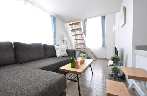 Toyohira Apartment | AMS Hiragishi 11 Rm 502 平岸駅から3分 解放感あって明るいお部屋 家族やお友達と 札幌ドームや中心部まで1駅
