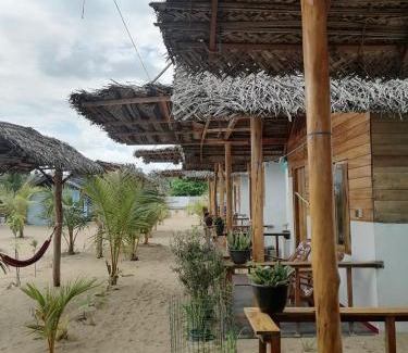 Pottuvil Division 2 Hotel | Amwaj Blue Cabana Arugambay