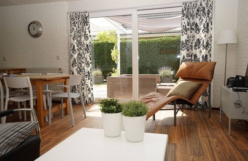 Ouddorp House | An absolute plus for this home is the party covered terrace facing south, with a comfortable, atmospheric lounge set.