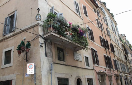 Rione III Colonna Apartment | An Affordable 2 Bedrooms Flat At 100 Meters From Spanish Steps