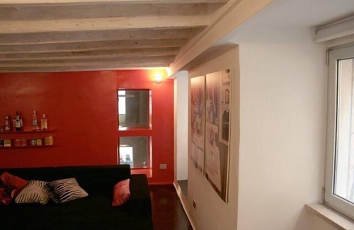 Rione III Colonna Apartment | An Affordable 2 Bedrooms Flat At 100 Meters From Spanish Steps
