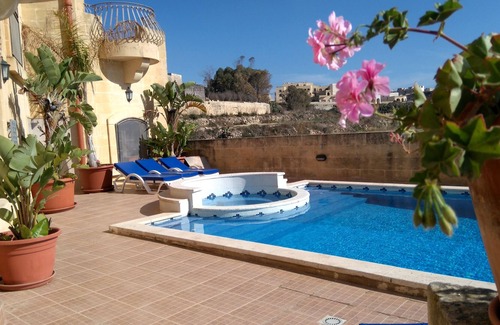 Gharb Villa | An affordable luxury 5 bedrooms Villa with pool for Family, Friends and Fun