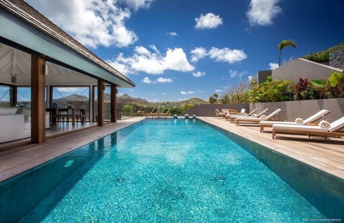 Anse des Cayes Villa | An all around modern glass villa with an amazing panoramic view