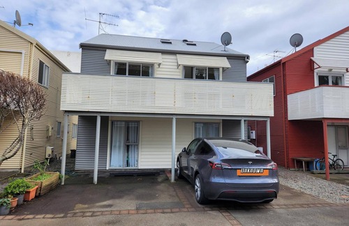 Newtown House | An Amazing Inner City 4-Bedroom House with Two Carparks in Wellington