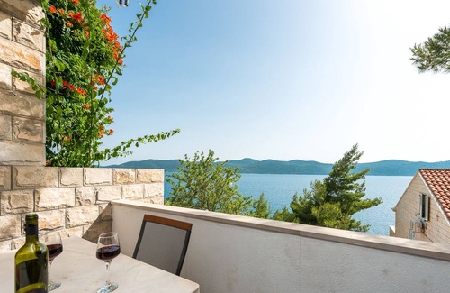 Slano House | An Apartment with Two Bedrooms, Kitchen, Balcony, Pool, Wi-Fi, A/C and Parking