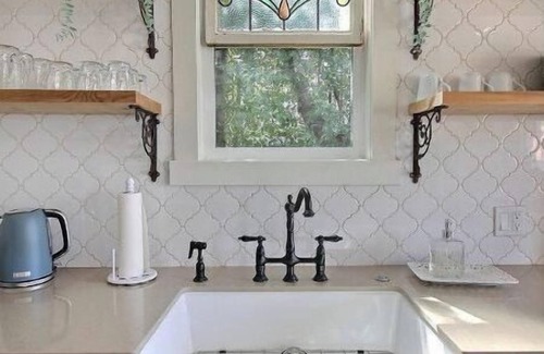 Roslyn House | An authentic downtown Roslyn home! Walk everywhere, pets welcome!