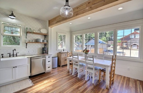 Roslyn House | An authentic downtown Roslyn home! Walk everywhere, pets welcome!
