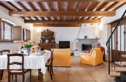 Poppi Villa | An authentic Tuscan stone house in an exellent location with amazing green views