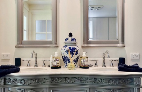 Red Hill Cottage | An elegant bluestone cottage located on the grounds of the Red Hill Peony Estate