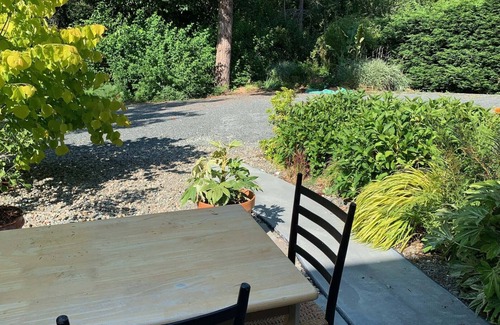 Regional District of Nanaimo Apartment | An Elegant Rural Retreat in Deep Bay