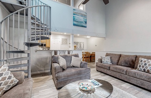 South Lake Tahoe House | An elevated mountain escape awaits at this Lakeland Village townhome