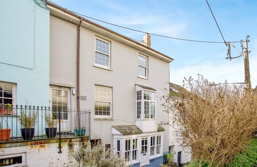 Polruan Cottage | An enchanting cottage within walking distance of the harbour with coastal views.