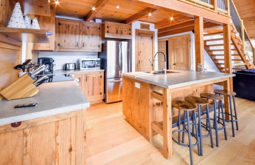 Wentworth-Nord Ski Chalet | An enchanting wooden chalet for a relaxing stay in the heart of nature.