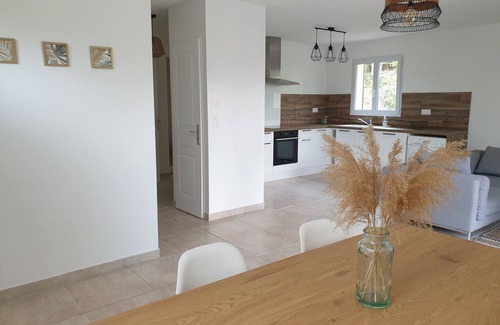 Pierrevert House | An escapade in Provence lulled by birdsong. House 63m2