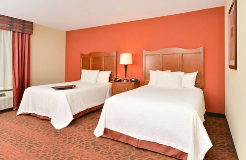 Muscatine House | An Exceptional & Comfy Place to Unwind Free WiFi