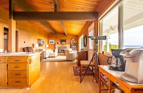 Kingston House | An Exciting Salish Escape w/Waterfront View