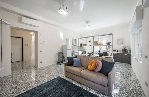 Old Town Apartment | [AN EXCLUSIVE OVERLOOK IN THE HEART OF MODENA] SWING ON THE SQUARE