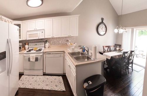 Donelson Hills House | An Extended Stay In a Cozy & Peaceful Haven 15 Minutes From Downtown Nashville