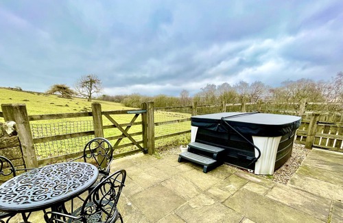 Litton Cottage | An idyllic cottage with stunning views. For those wanting rest and relaxation.