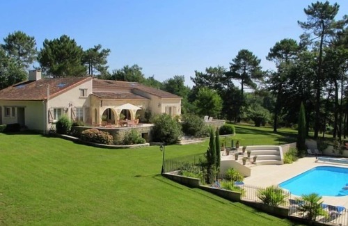 Sauveterre-De-Guyenne Villa | An immaculate family- friendly villa in the Entre-deux-Mers