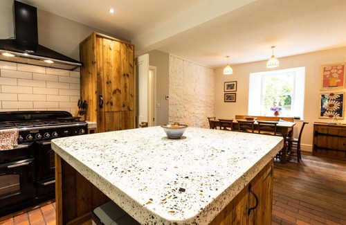St Dogmaels House | An incredible retreat on the coast for 10, with a beautiful garden