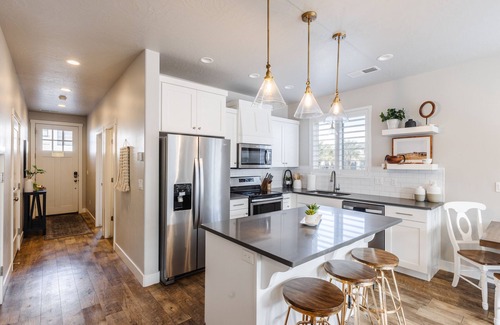Washington Fields House | An Oasis View @ Freedom Village | Perfect for Large Groups | Community Amenities