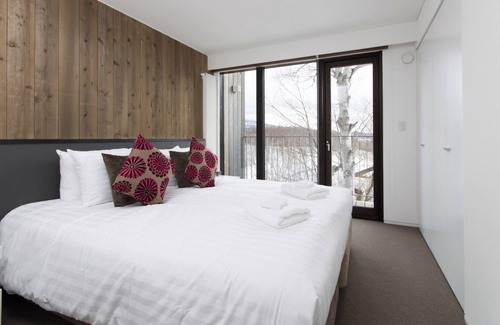 Hirafu House | An open and modern villa located below Hirafu / Abuta-gun Hokkaidō