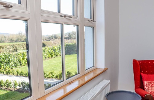 Adamstown Cottage | AN TEACHAIN, pet friendly, with a garden in Adamstown, County Wexford