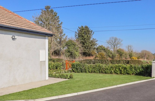 Adamstown Cottage | AN TEACHAIN, pet friendly, with a garden in Adamstown, County Wexford