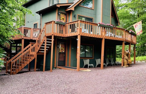 Pocono Lake House | An Ultimate Pocono Lake Retreat Awaits,3 Level home with 4 Bdr, 5 beds & 3 Baths