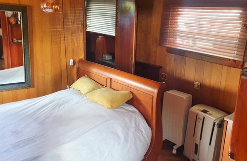 Bois Blancs Boat Rental | An unusual night on a Barge