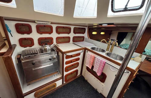 Taravao Boat Rental | An unusual night on a sailboat